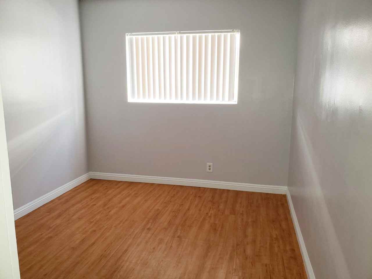912 Centennial St - Photo 5 of 12