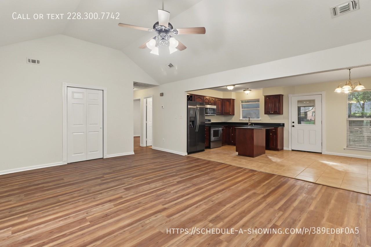 1509 Fawn St - Photo 2 of 16