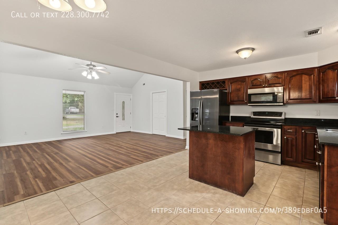 1509 Fawn St - Photo 3 of 16