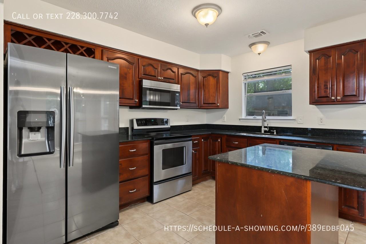 1509 Fawn St - Photo 4 of 16