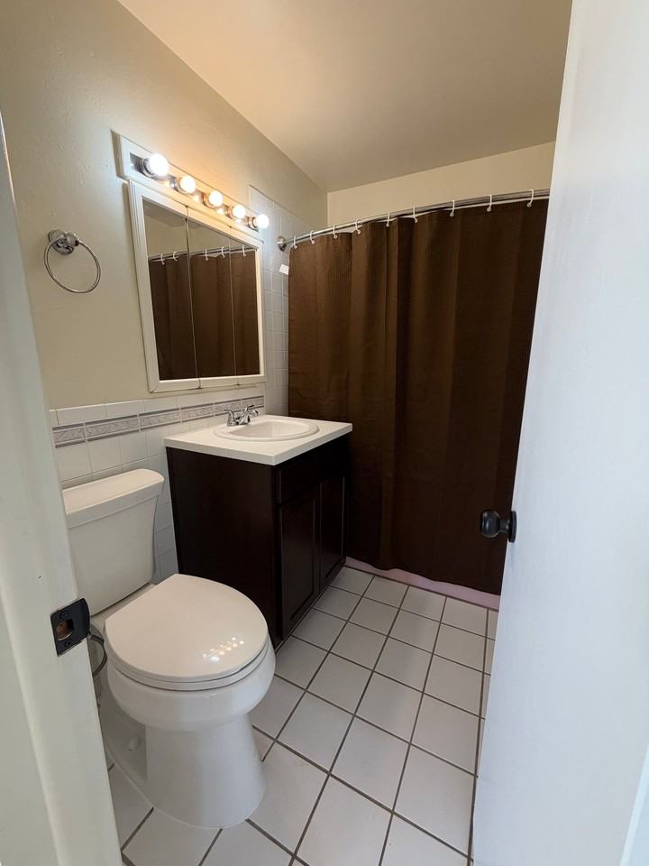 2831 Azalea St - Photo 3 of 19