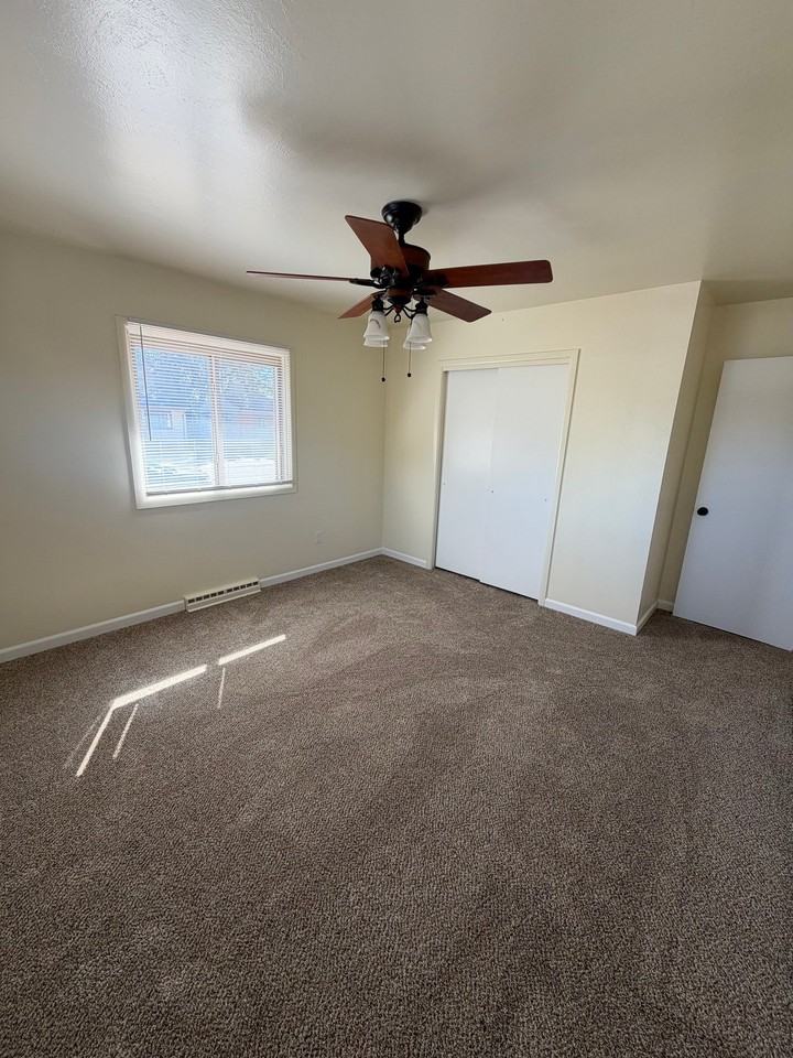 2831 Azalea St - Photo 6 of 19