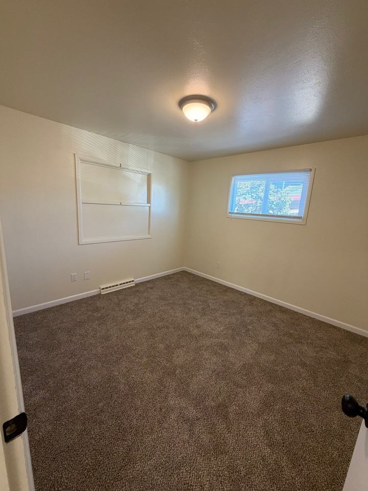 2831 Azalea St - Photo 7 of 19