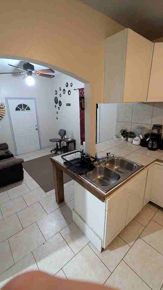 6407 E 12th Ter - Photo 3 of 7