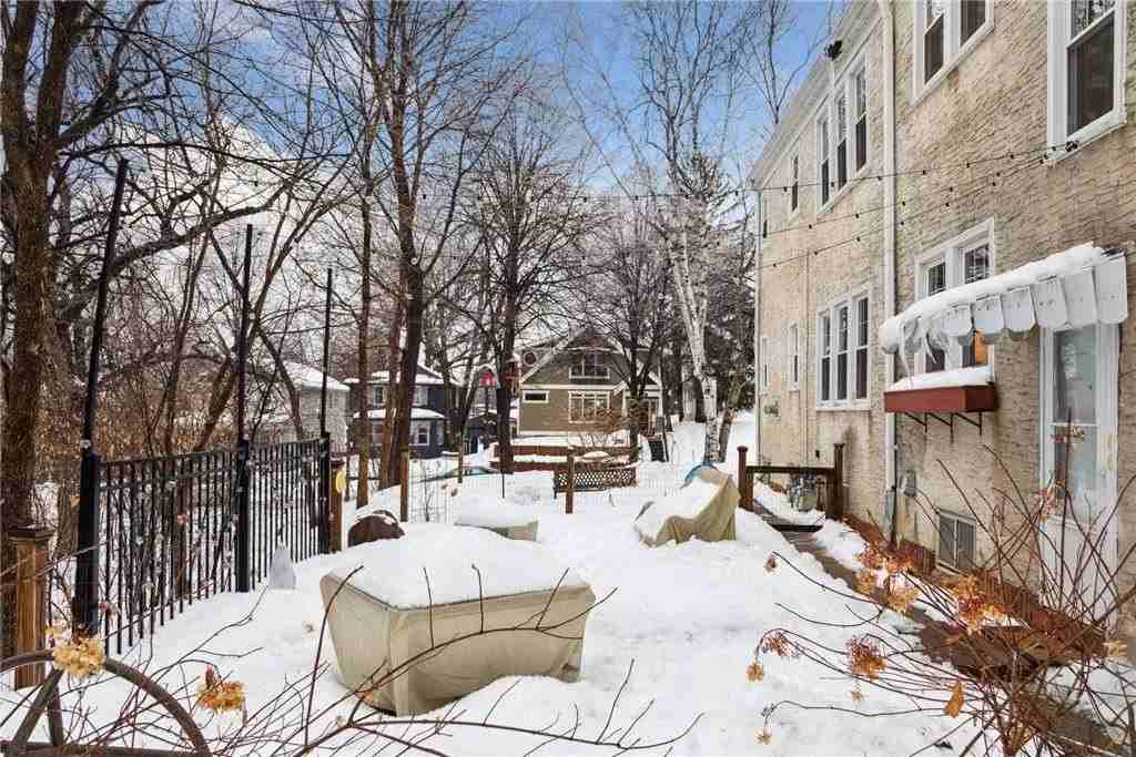 1237 Goodrich Ave #1 - Photo 5 of 20