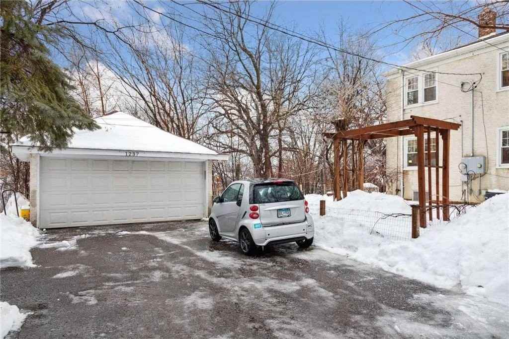 1237 Goodrich Ave #1 - Photo 7 of 20