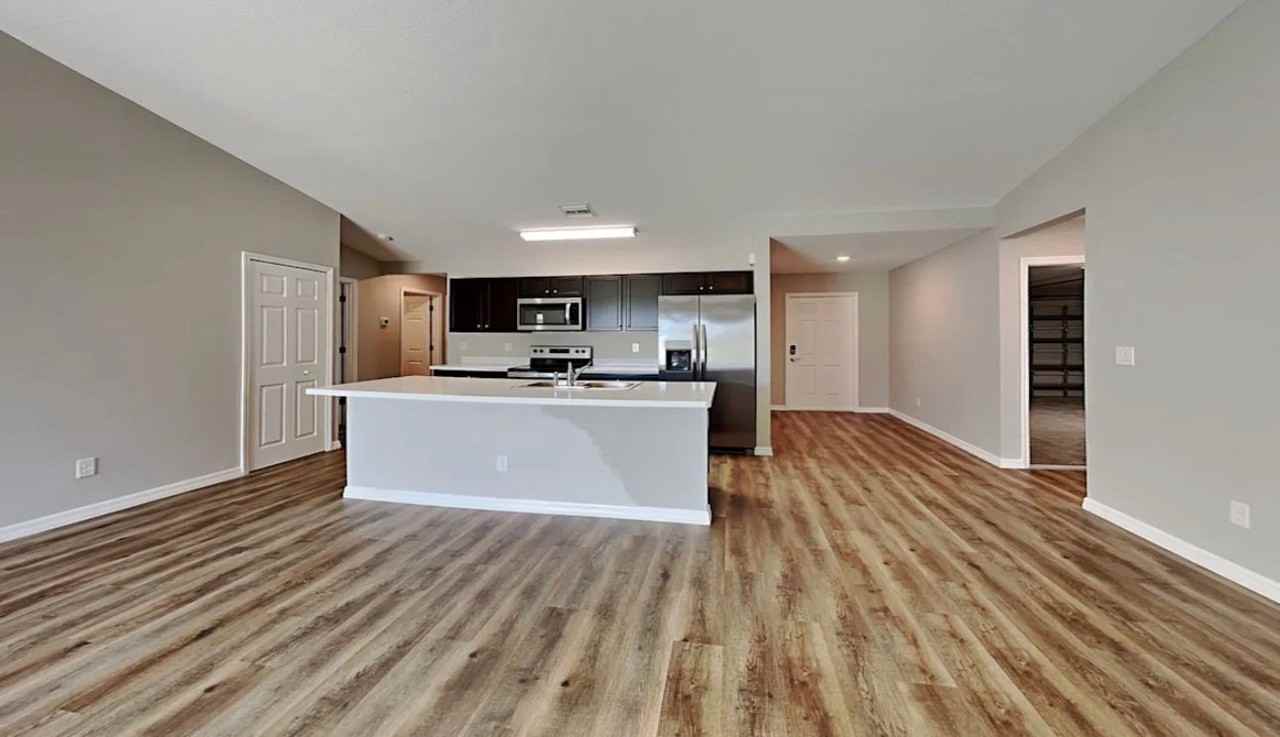 1106 Ne 11th St - Photo 2 of 7