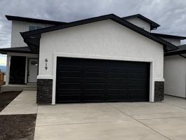 featured image of 941 S Sweetwater Dr