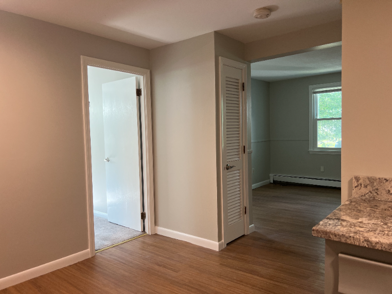 1233 Main St #B - Photo 3 of 6