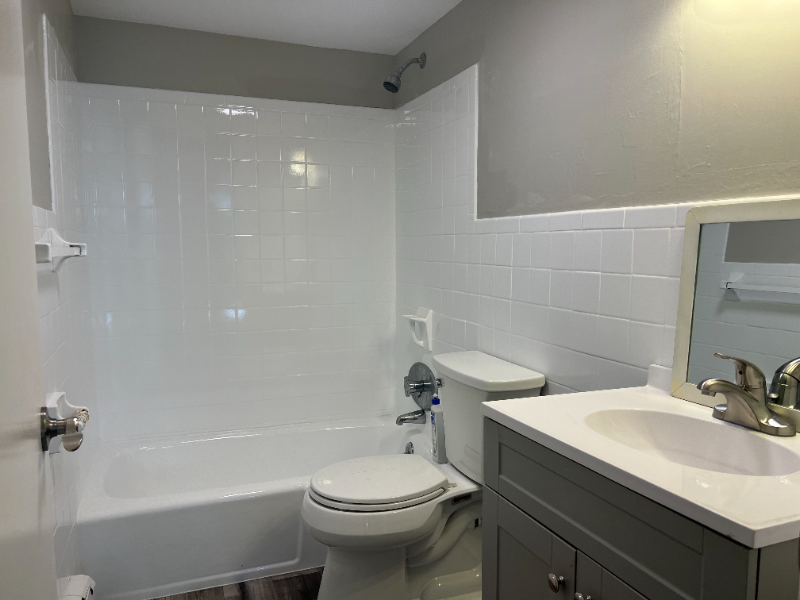 1233 Main St #B - Photo 5 of 6