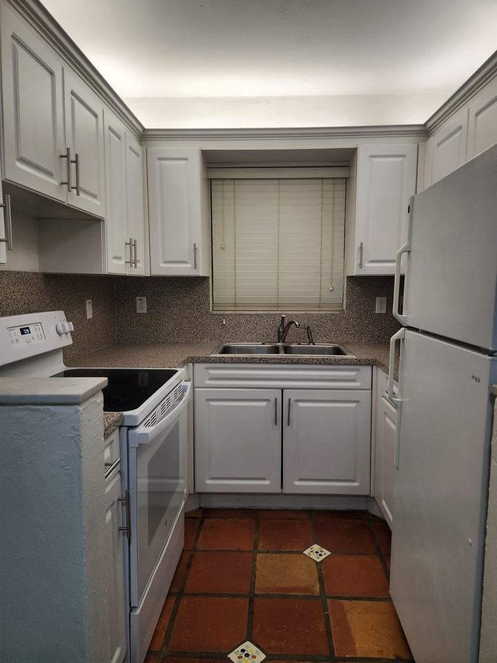 123 Salamanca Ave #1C - Photo 4 of 10