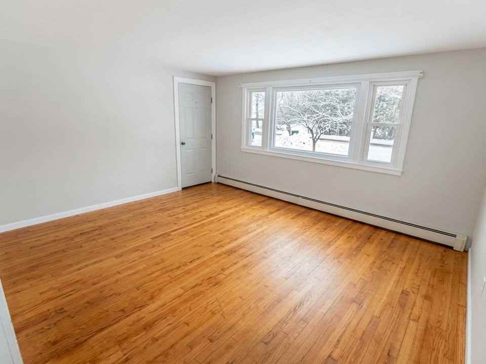 81 Hillside St - Photo 7 of 11