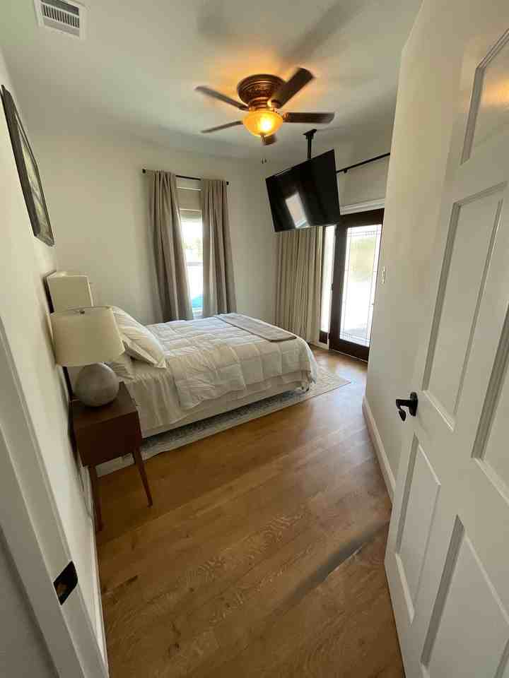 915 S Gevers St - Photo 3 of 13