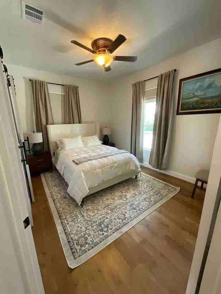 915 S Gevers St - Photo 4 of 13
