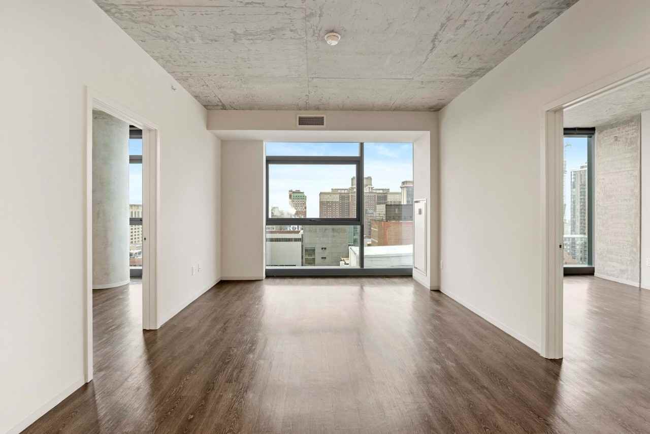 711 S Clark St - Photo 3 of 19