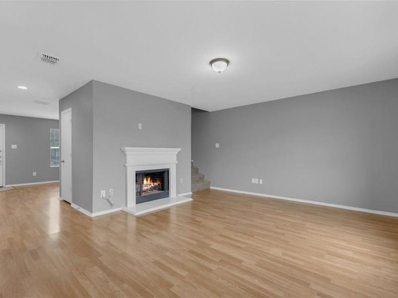 1106 Caroline Dr - Photo 3 of 15