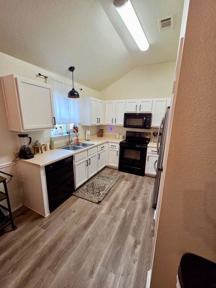110 Meadowbrook Dr - Photo 7 of 23