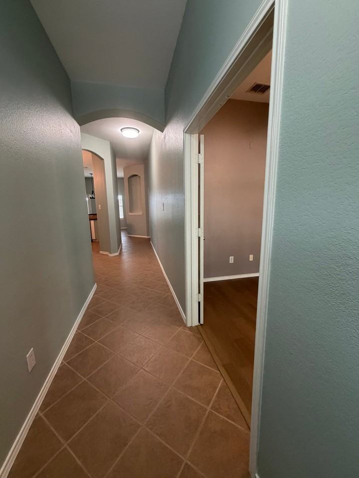 15533 Adlong Dr - Photo 2 of 19