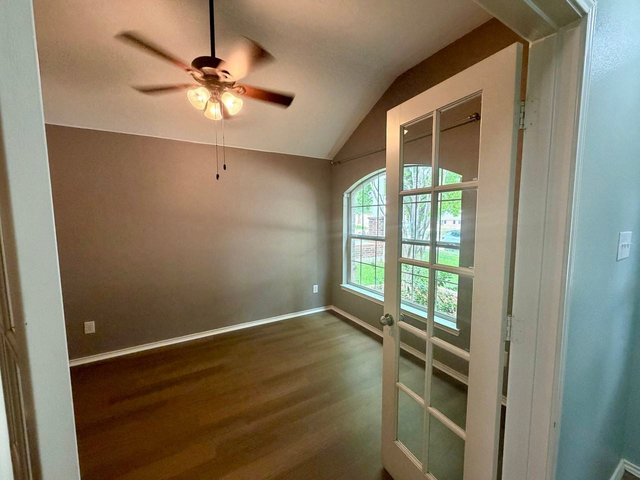 15533 Adlong Dr - Photo 3 of 19