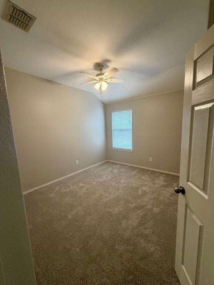 15533 Adlong Dr - Photo 7 of 19
