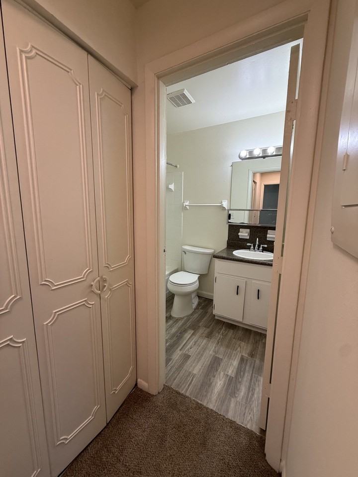 4 W Northwood Dr #5 - Photo 4 of 9