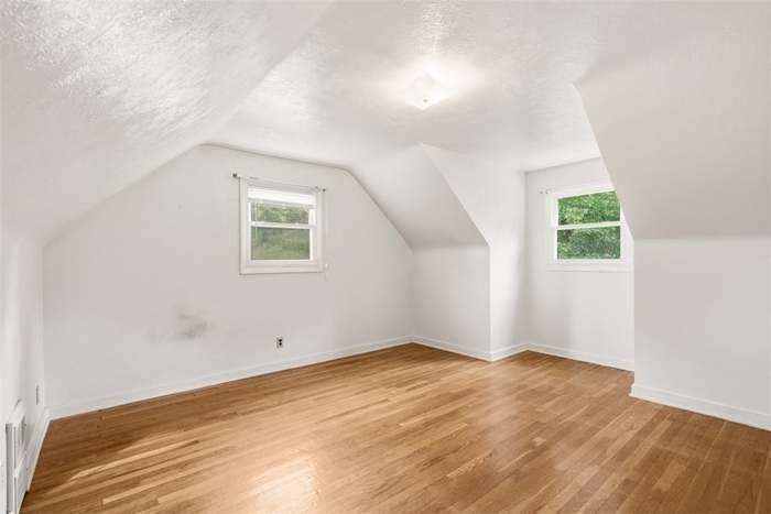 218 Old Lesnett Rd - Photo 6 of 11