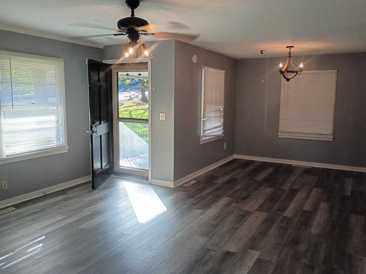 2935 Southshore Dr - Photo 3 of 13