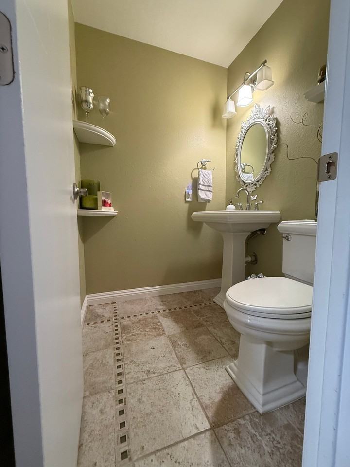 10 Park Crest Ct - Photo 2 of 20