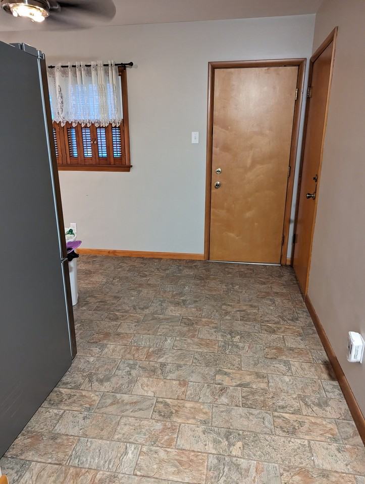 205 Tompkins St - Photo 5 of 12