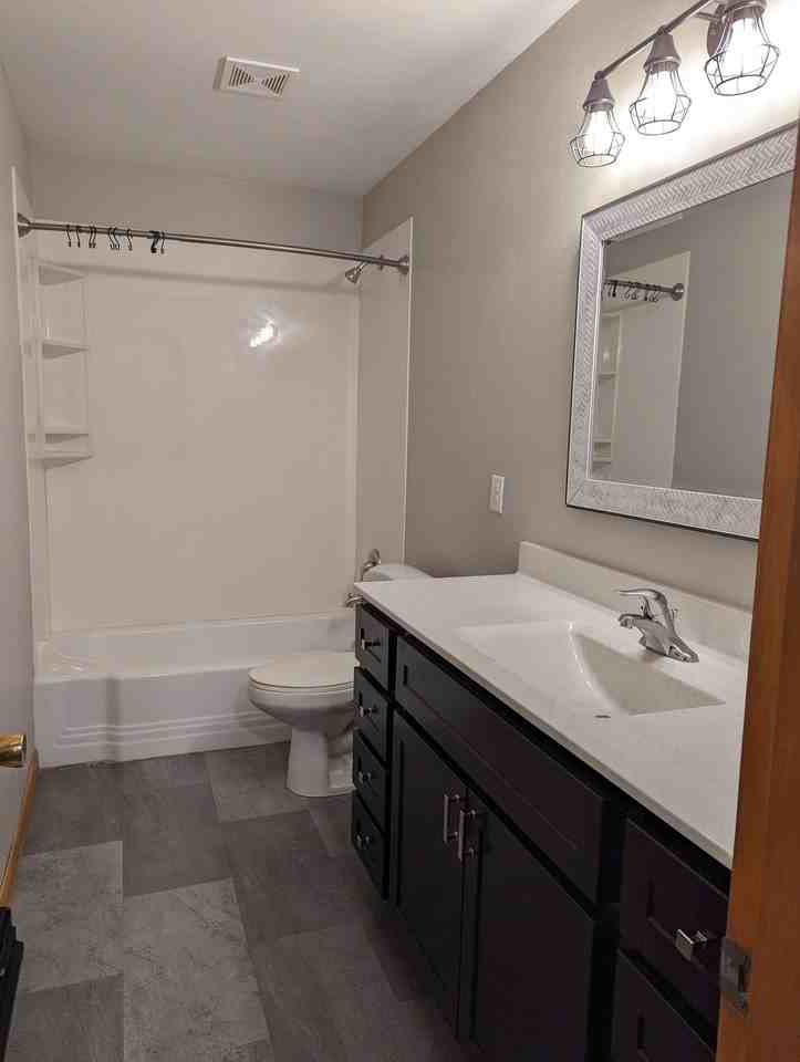 205 Tompkins St - Photo 6 of 12