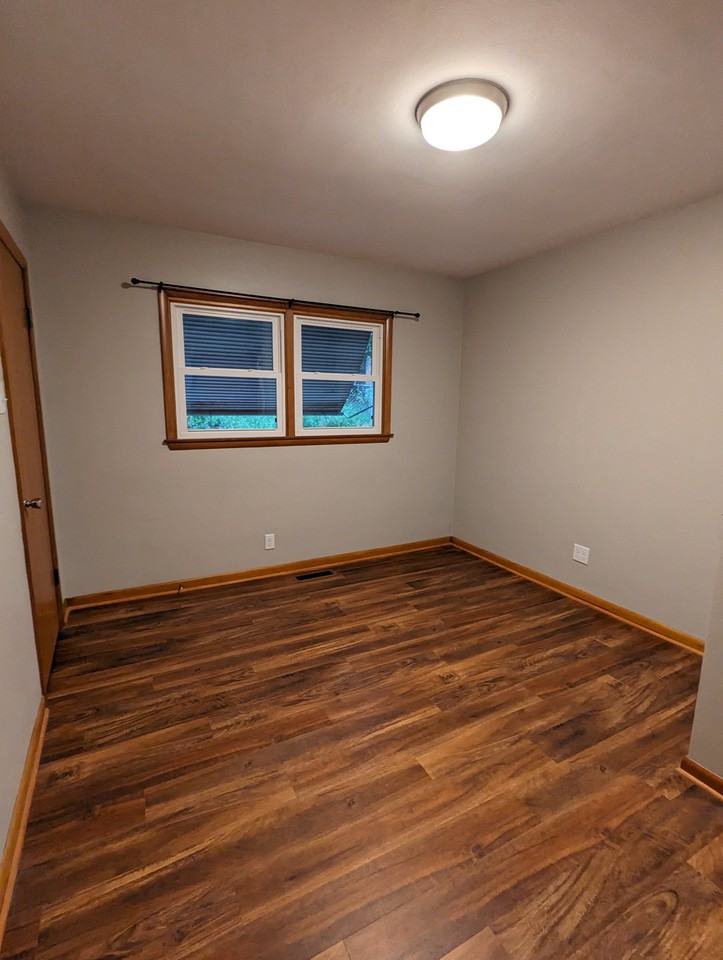 205 Tompkins St - Photo 7 of 12