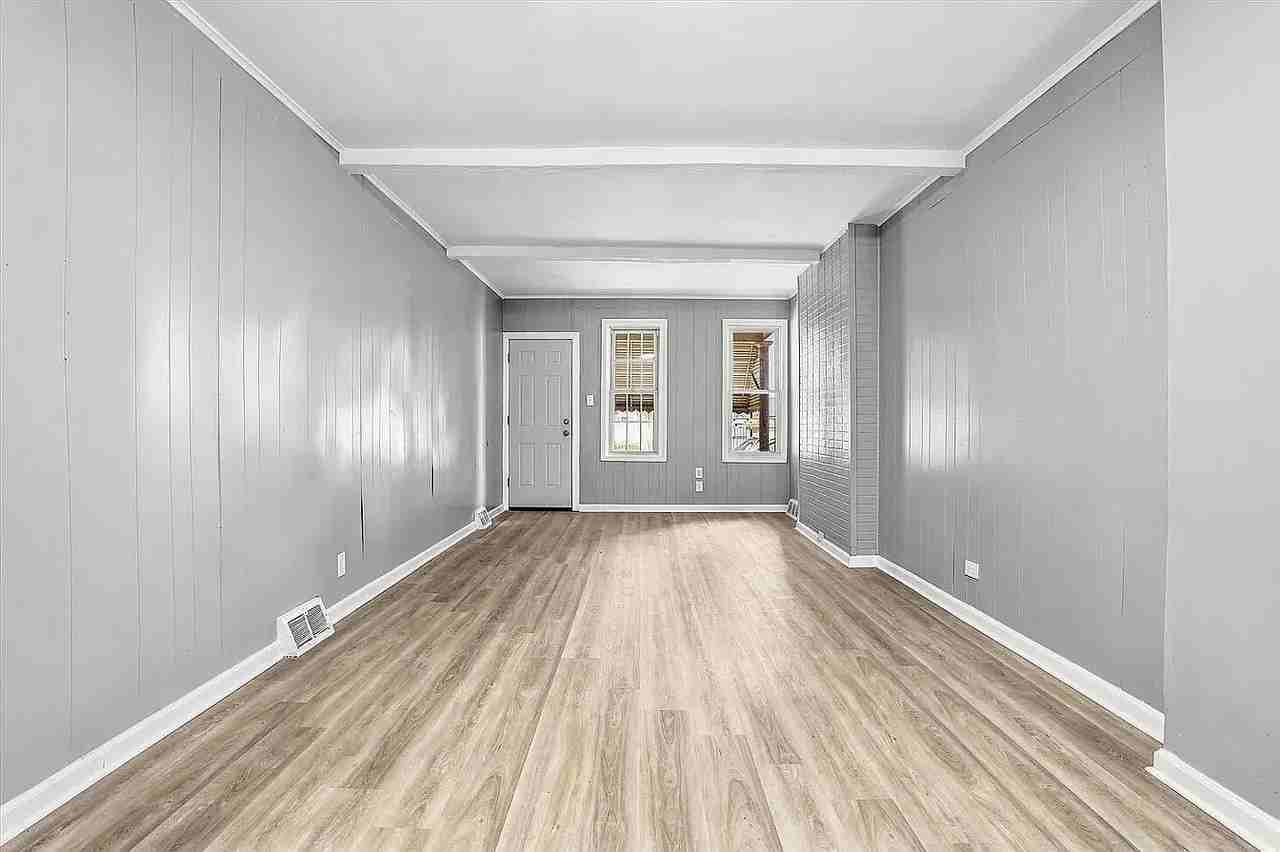 215 Mott St #2 - Photo 3 of 6