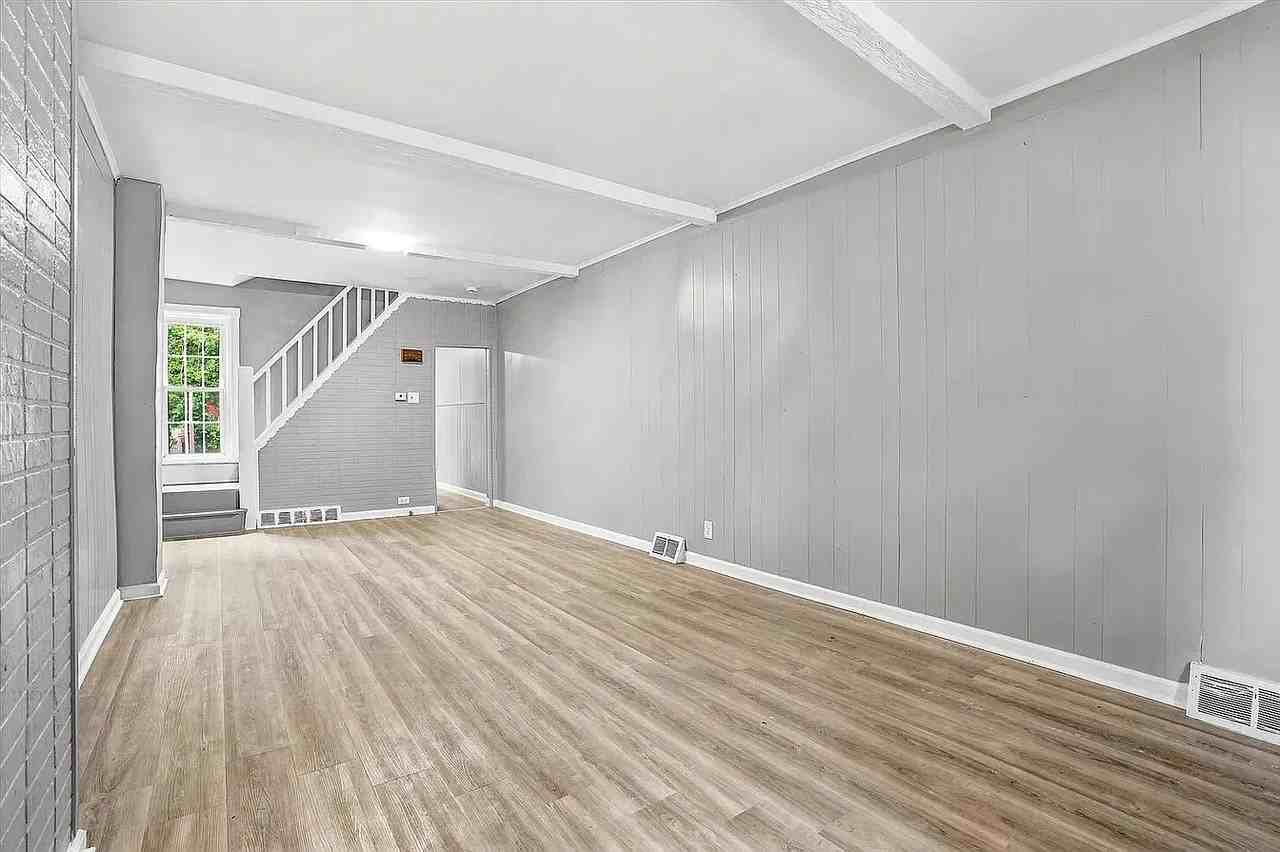 215 Mott St #2 - Photo 4 of 6