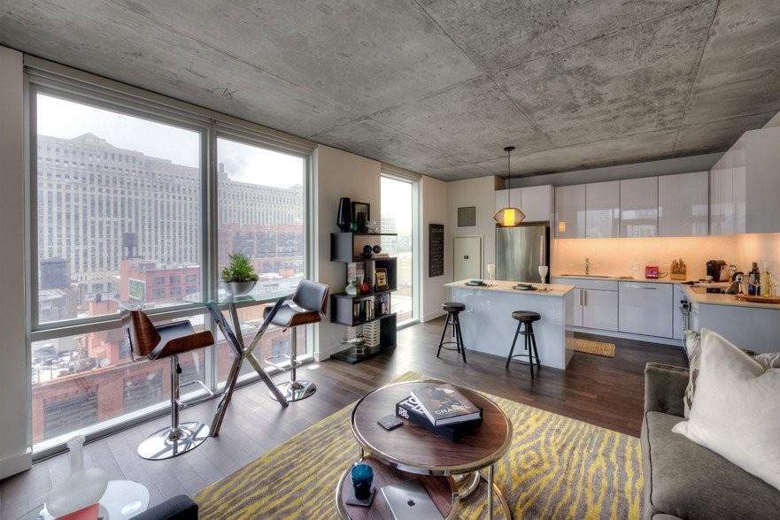 245 W Illinois St - Photo 2 of 15