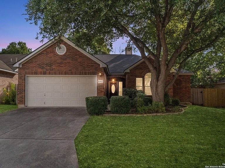 6353 Parkland Oaks Dr - Photo 3 of 16