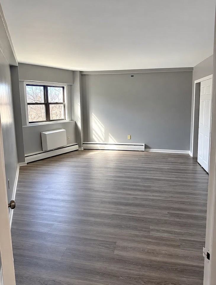 866 Lower Ferry Rd #206 - Photo 3 of 8