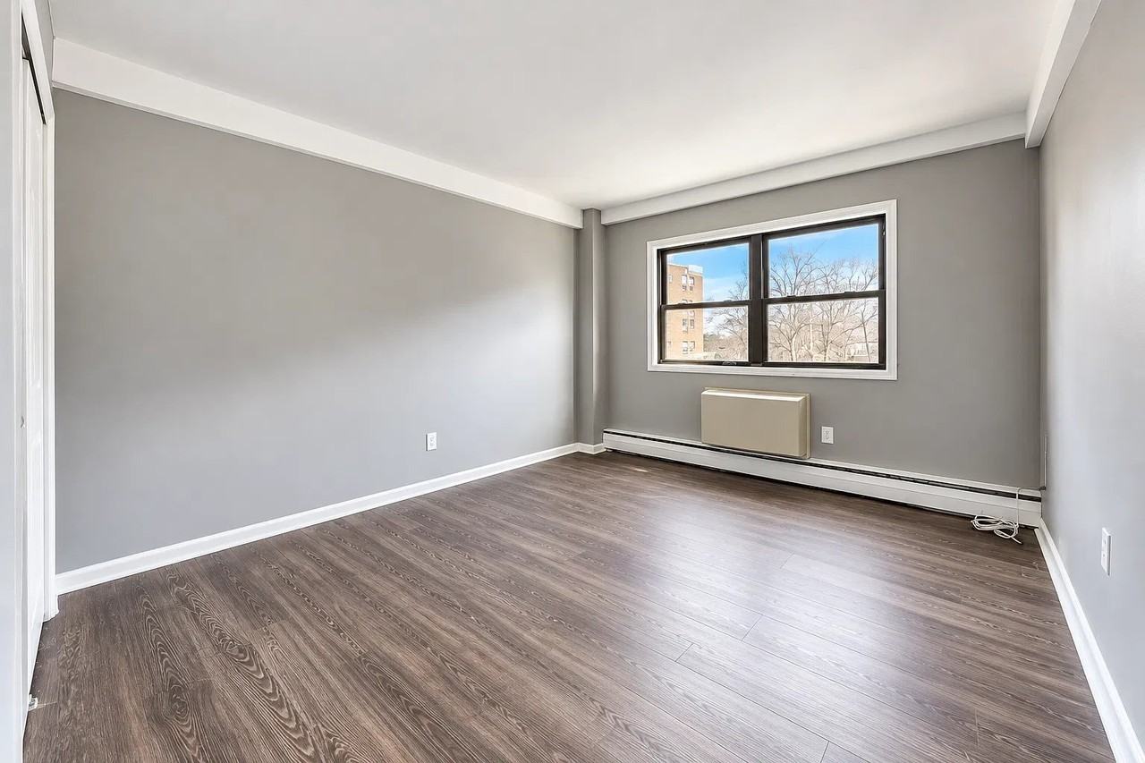 866 Lower Ferry Rd #206 - Photo 4 of 8