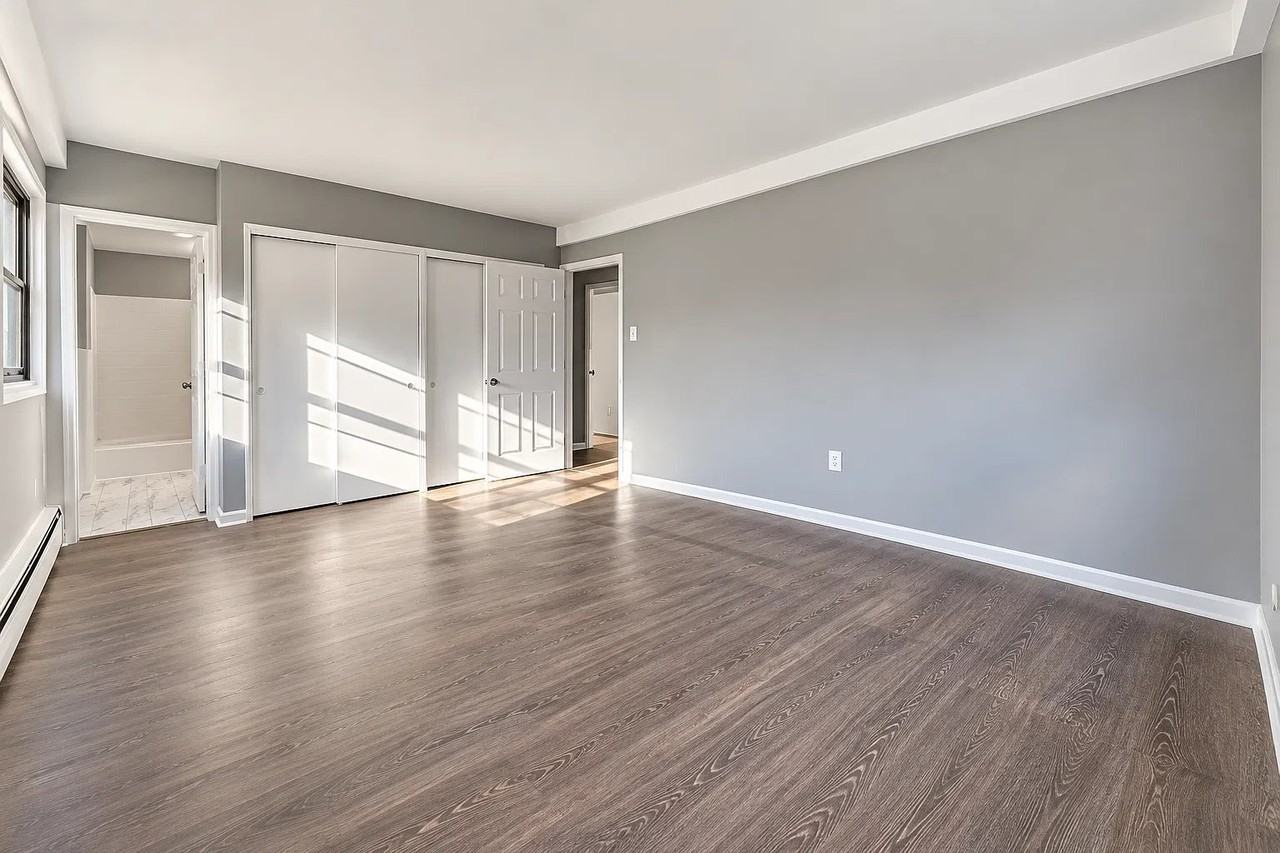 866 Lower Ferry Rd #206 - Photo 7 of 8