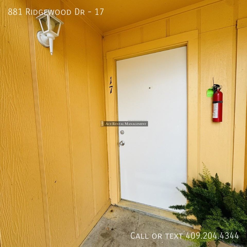 881 Ridgewood Dr #17 - Photo 2 of 13