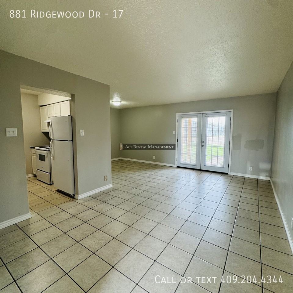 881 Ridgewood Dr #17 - Photo 3 of 13