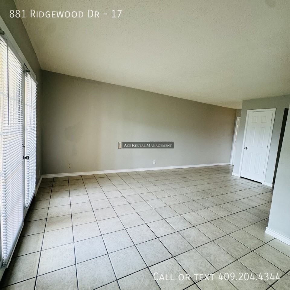 881 Ridgewood Dr #17 - Photo 4 of 13