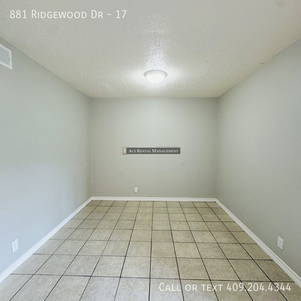 881 Ridgewood Dr #17 - Photo 5 of 13