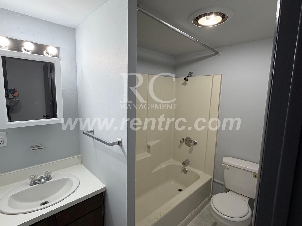 1301 Knox Dr Apt 2 - Photo 3 of 9