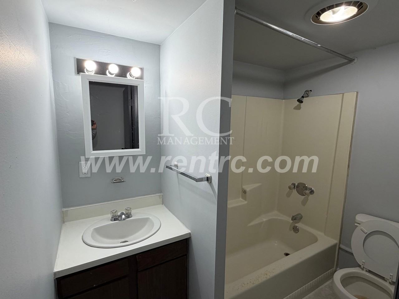 1301 Knox Dr Apt 2 - Photo 4 of 9