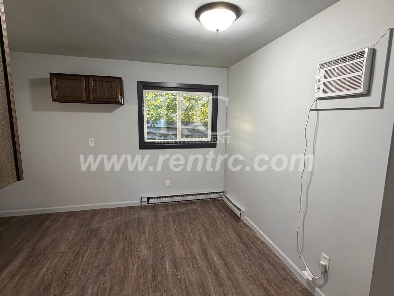 1301 Knox Dr Apt 2 - Photo 5 of 9