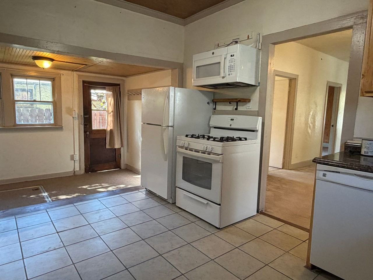 522 E 3rd Ave - Photo 3 of 19