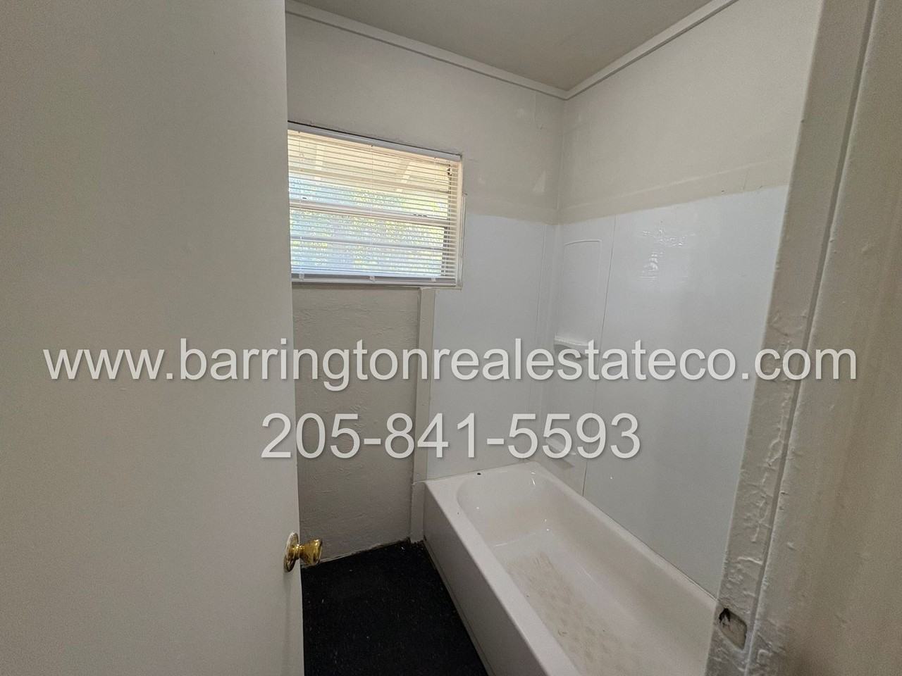 341 Iota Ave S #E - Photo 5 of 6