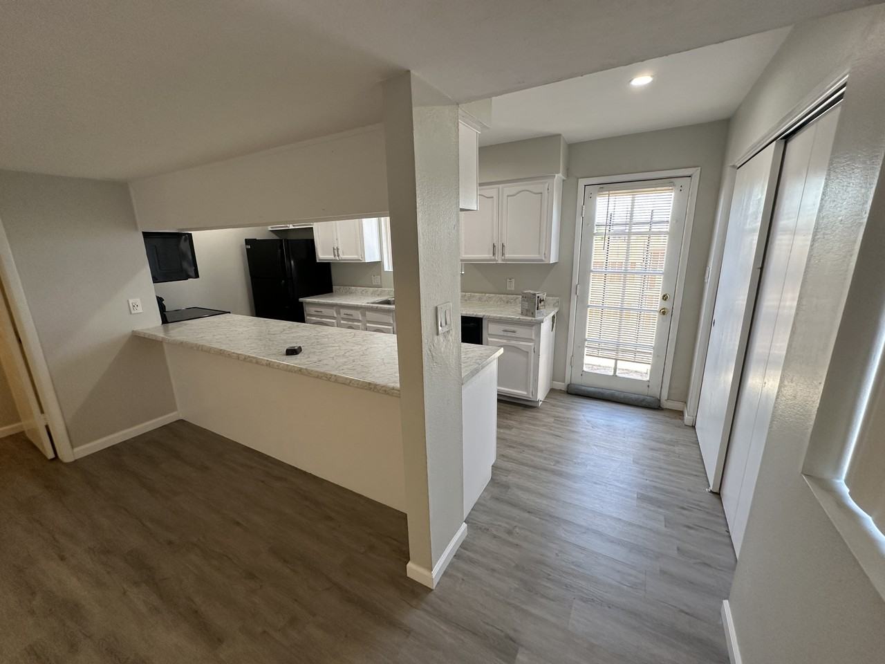 833 S Avenue A #12 - Photo 4 of 10