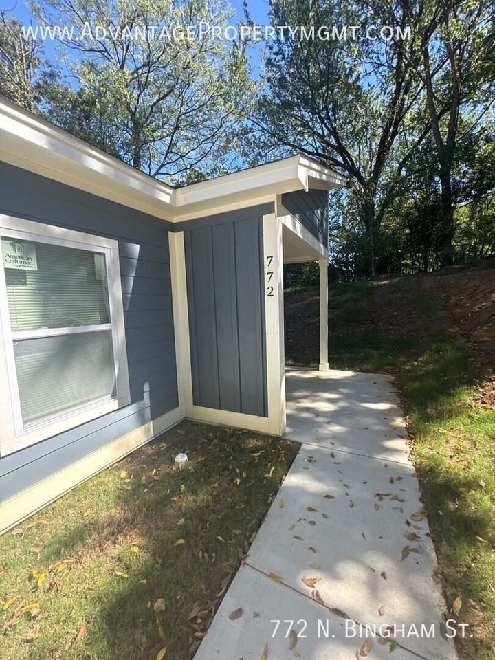 772 N Bingham St - Photo 2 of 15