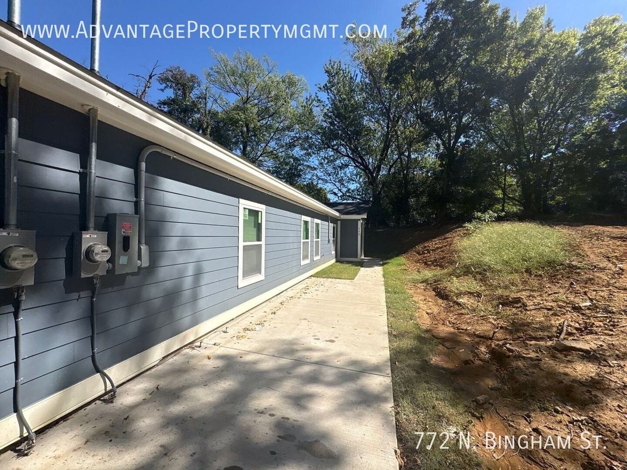 772 N Bingham St - Photo 3 of 15